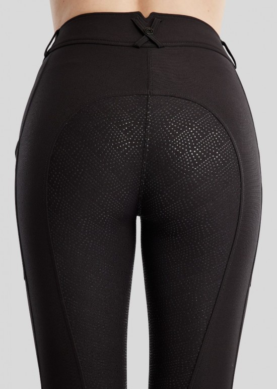 Megan met 2 zijzakken