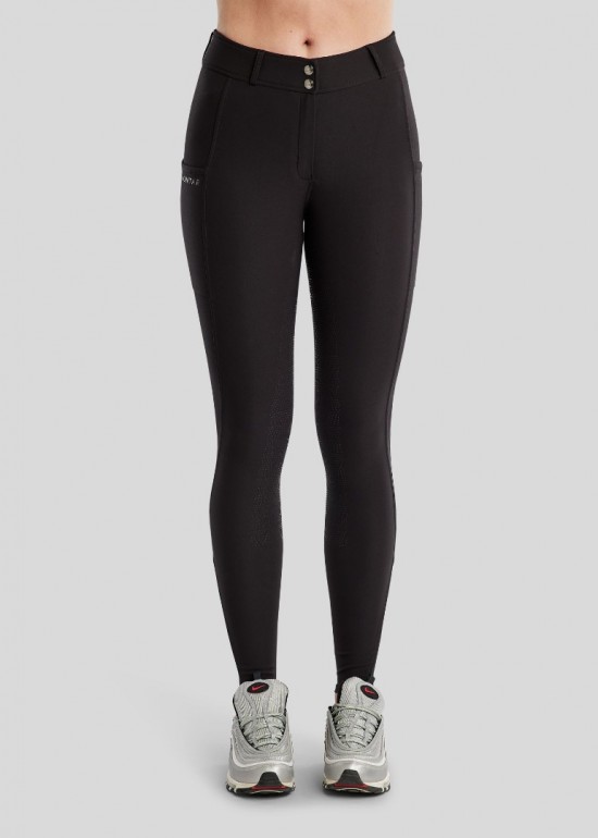 Megan met 2 zijzakken